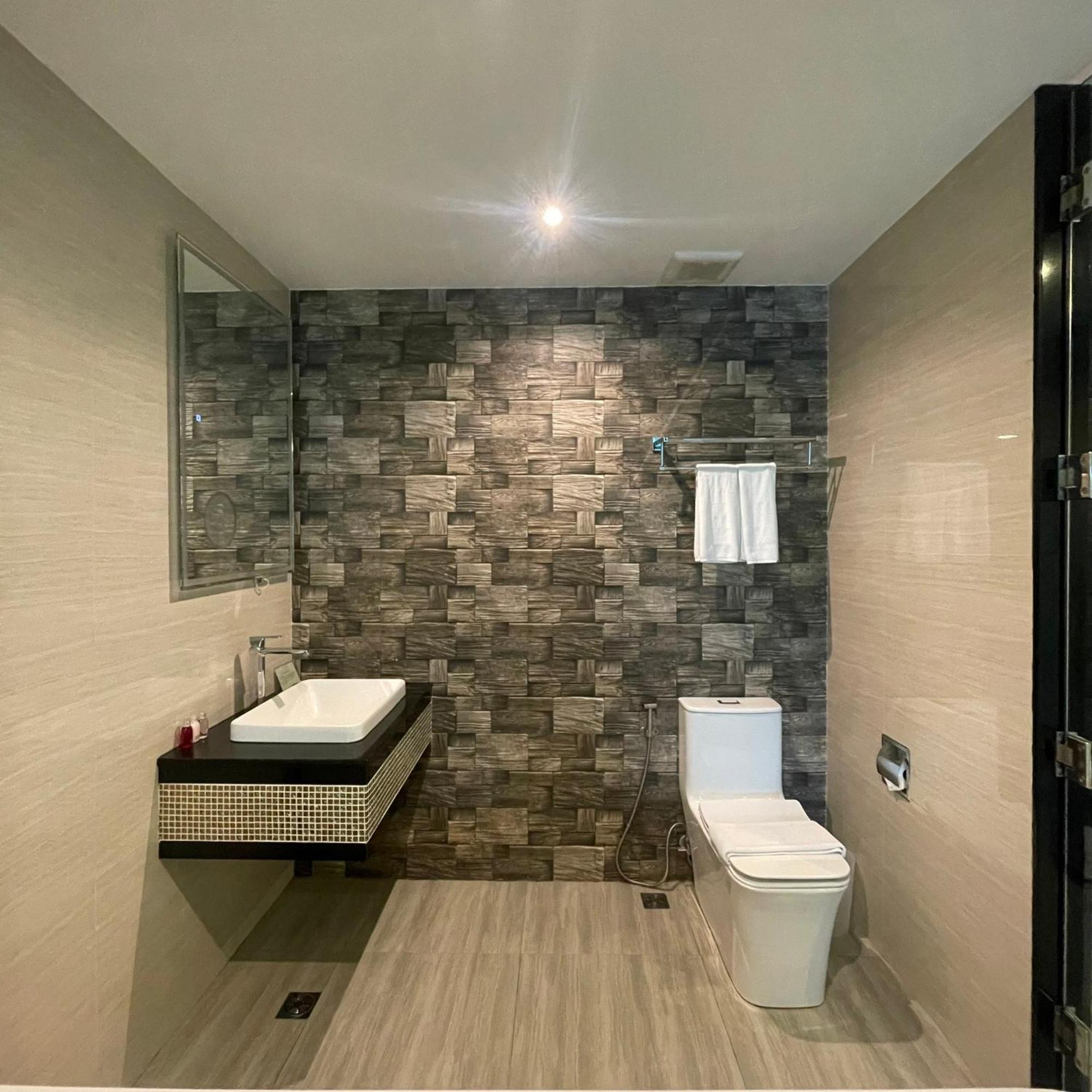 The Tj Hotel Jomtien Екстериор снимка