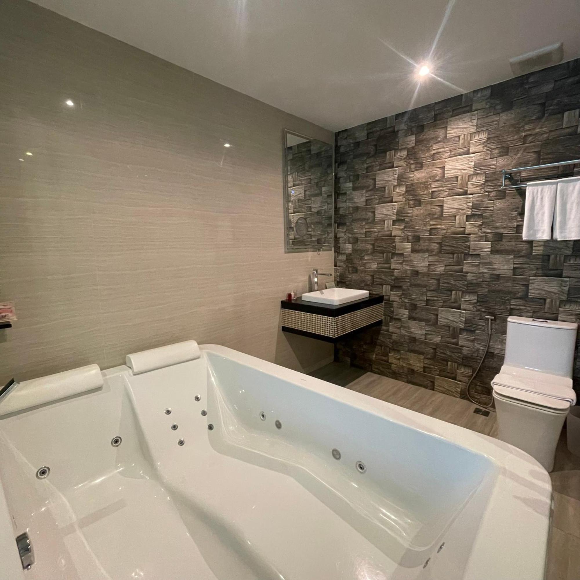The Tj Hotel Jomtien Екстериор снимка